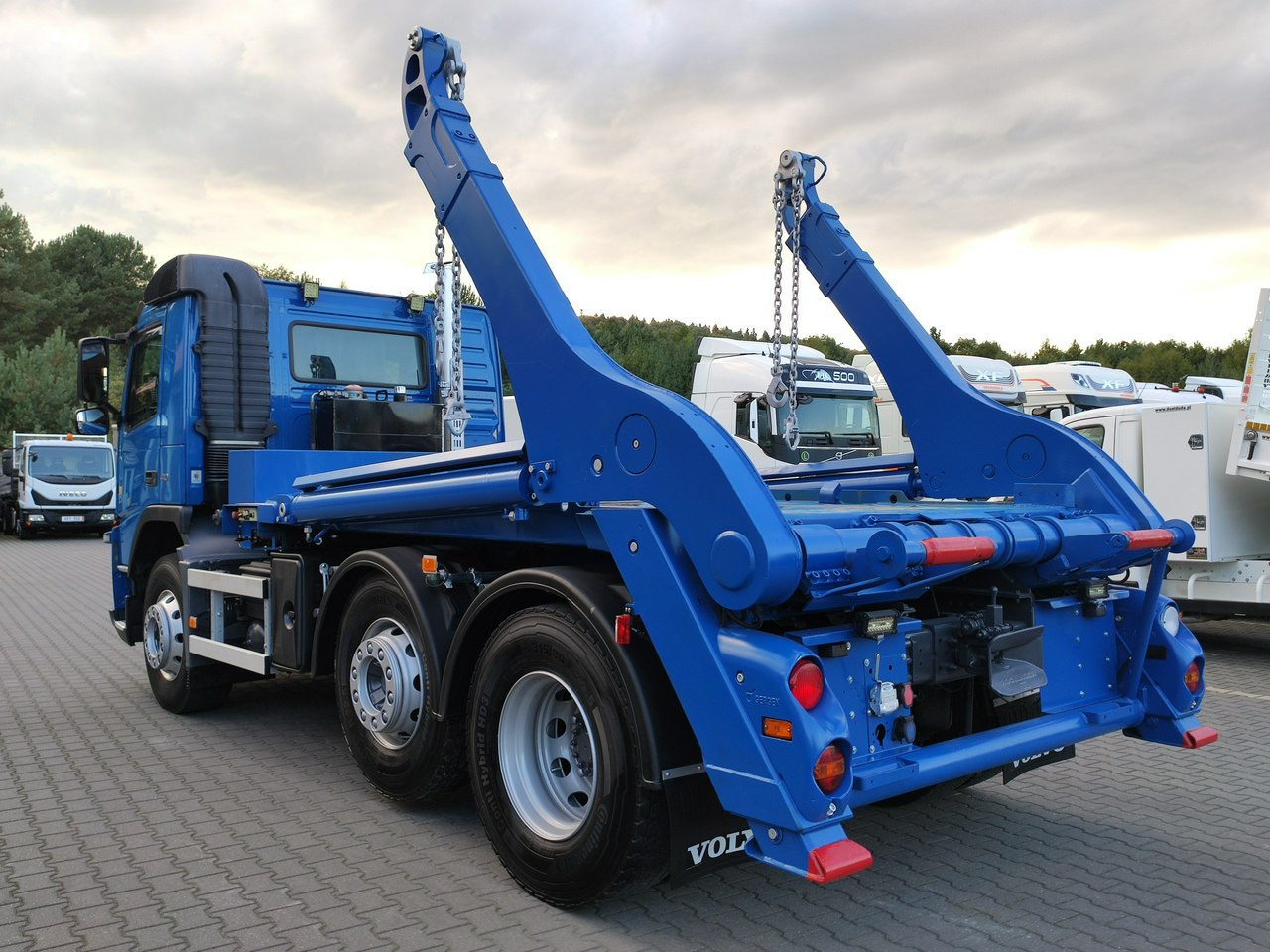 Volvo FM 410 E5 Bramowiec Hakowiec 6x2 Oś Skrętna / Podnoszona Automat - Skip loader truck: picture 5 Volvo FM 410 E5 Bramowiec Hakowiec 6x2 Oś Skrętna / Podnoszona Automat - Skip loader truck: picture 5