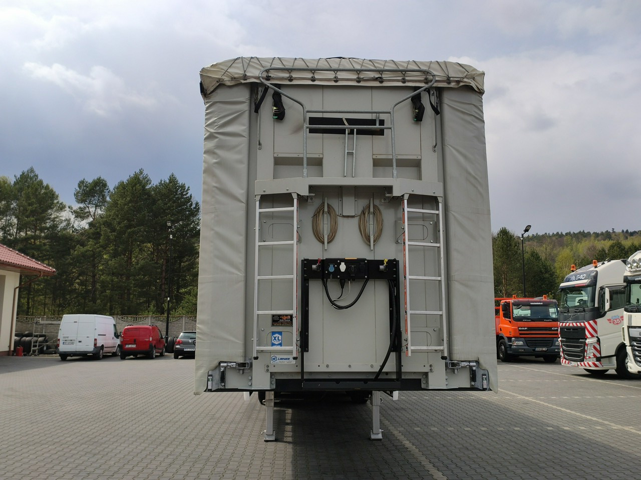 Wielton Standard na osiach SAF LIBNER DO PALET, ZRĄBKI, TROCIN - Curtainsider semi-trailer: picture 5 Wielton Standard na osiach SAF LIBNER DO PALET, ZRĄBKI, TROCIN - Curtainsider semi-trailer: picture 5