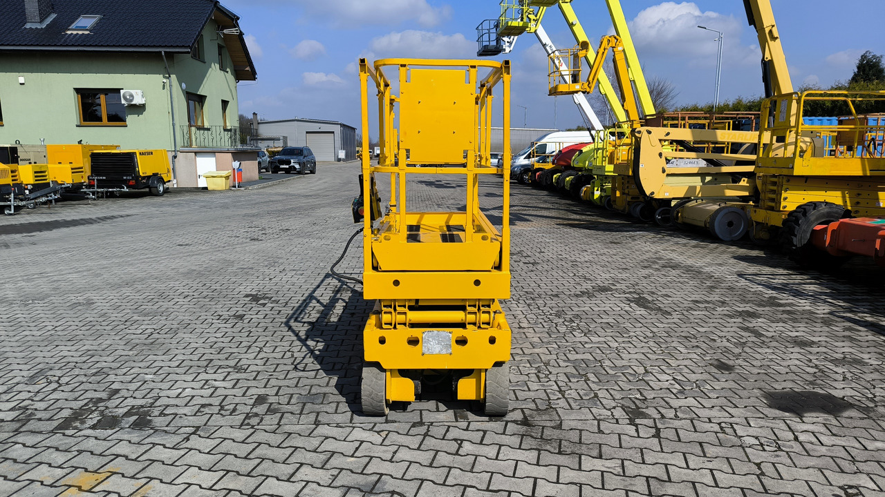 HAULOTTE Compact 8 - Scissor lift: picture 2 HAULOTTE Compact 8 - Scissor lift: picture 2