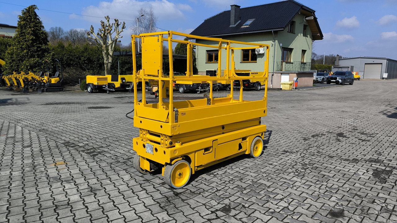 HAULOTTE Compact 8 - Scissor lift: picture 3 HAULOTTE Compact 8 - Scissor lift: picture 3
