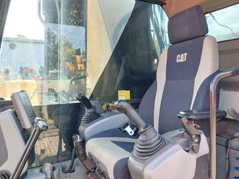 Crawler excavator CAT 352 F: picture 12