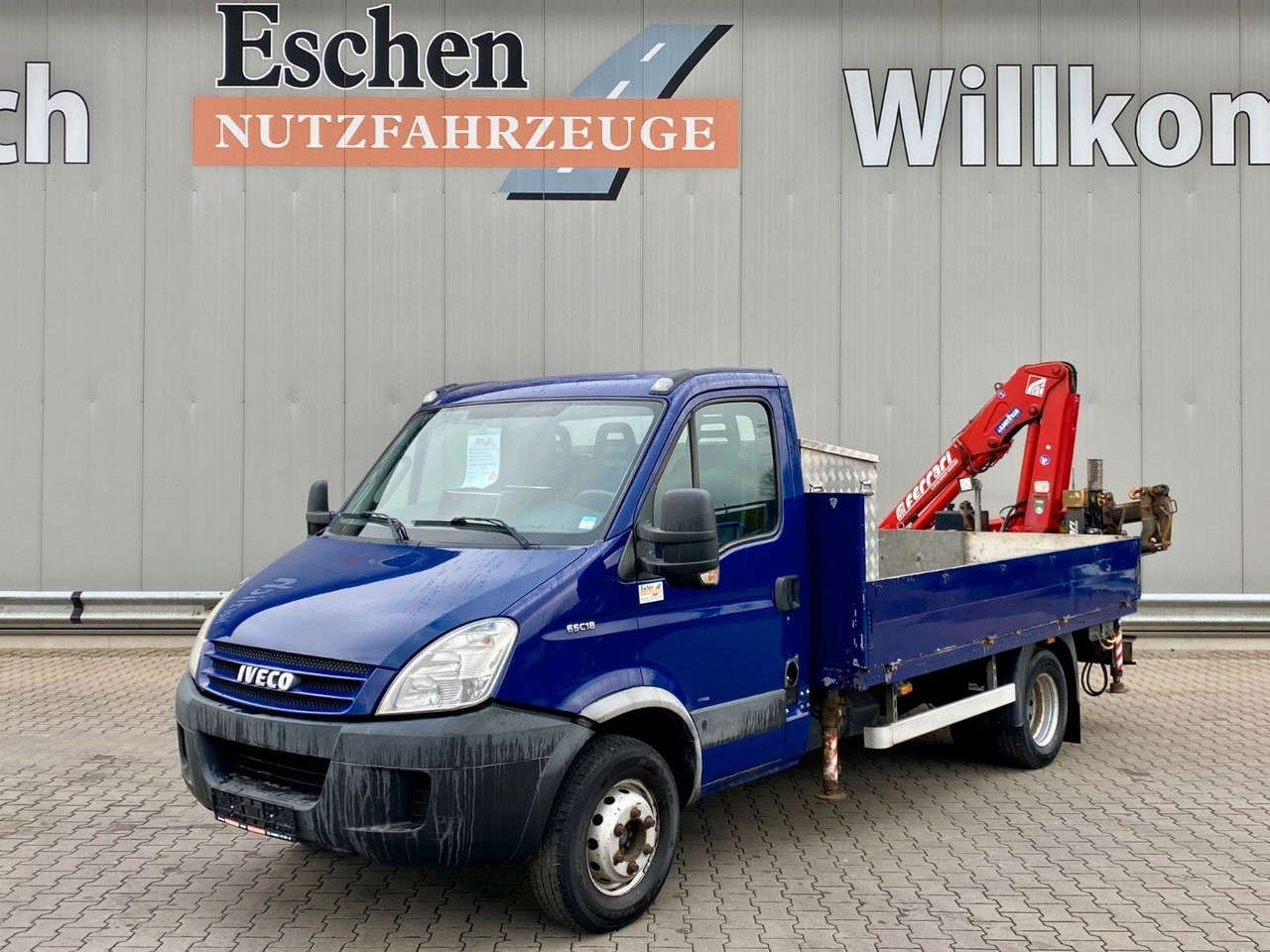 Iveco 65 C18 | Ferrari F541R A4 Kran*FUNK*3x Sitze*AHK Iveco 65 C18 | Ferrari F541R A4 Kran*FUNK*3x Sitze*AHK - Flatbed van: picture 1 Iveco 65 C18 | Ferrari F541R A4 Kran*FUNK*3x Sitze*AHK Iveco 65 C18 | Ferrari F541R A4 Kran*FUNK*3x Sitze*AHK - Flatbed van: picture 1
