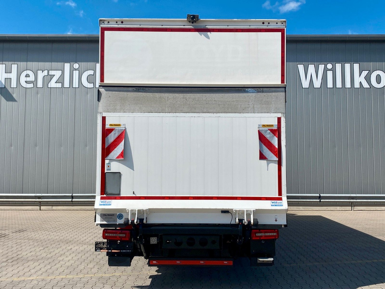MAN TGL 12.220 Automatik*LBW*HU+BremseNEU*Navi*Kamer - Box truck: picture 4 MAN TGL 12.220 Automatik*LBW*HU+BremseNEU*Navi*Kamer - Box truck: picture 4