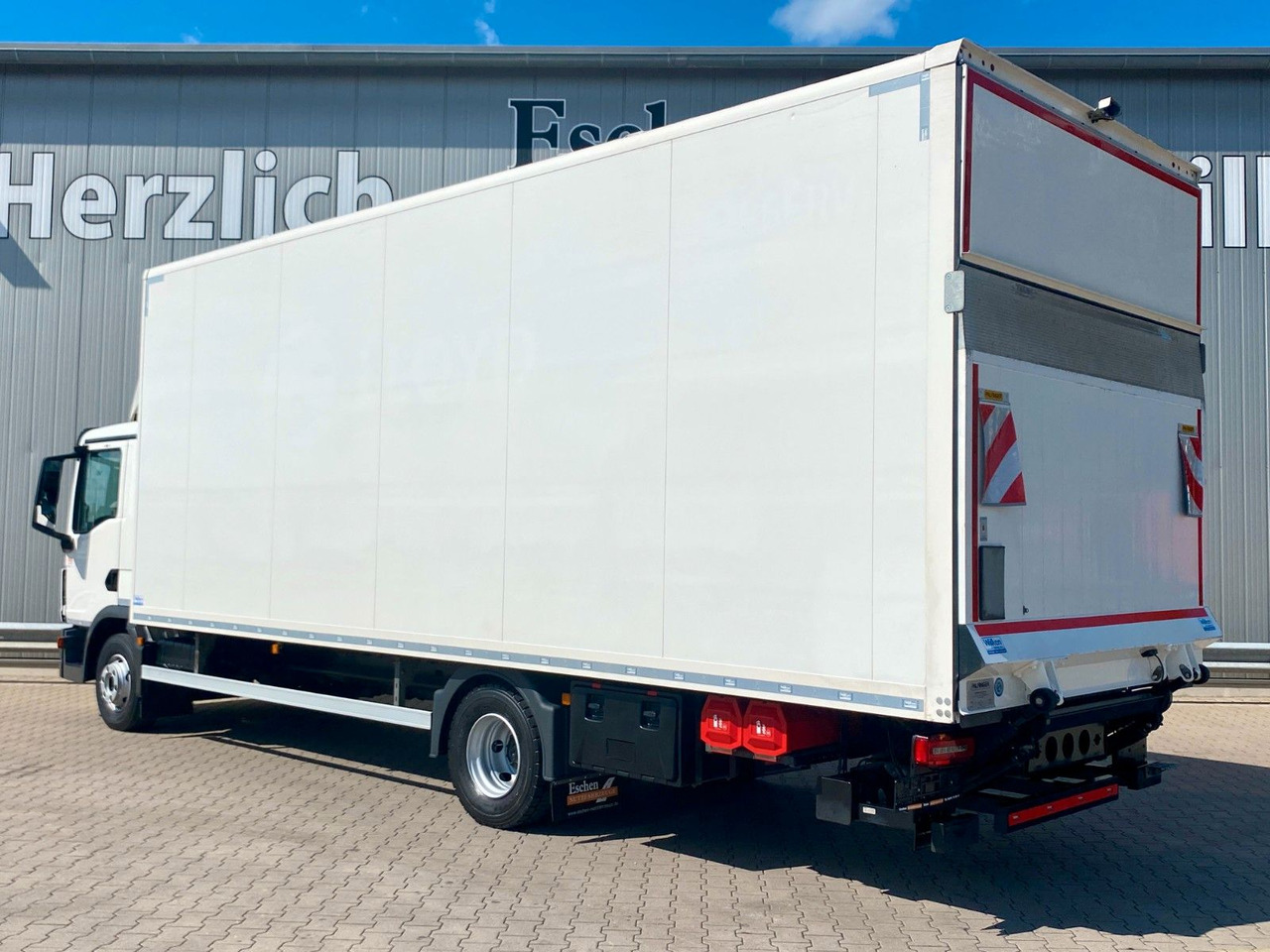 MAN TGL 12.220 Automatik*LBW*HU+BremseNEU*Navi*Kamer - Box truck: picture 3 MAN TGL 12.220 Automatik*LBW*HU+BremseNEU*Navi*Kamer - Box truck: picture 3