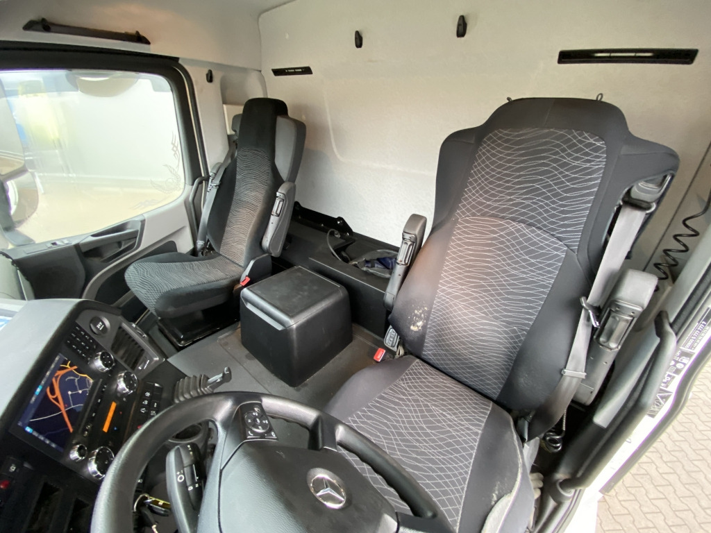 Dropside/ Flatbed truck, Crane truck Mercedes-Benz 2540 LL 6x2 Antos / Palfinger PK 23001 Kran: picture 6