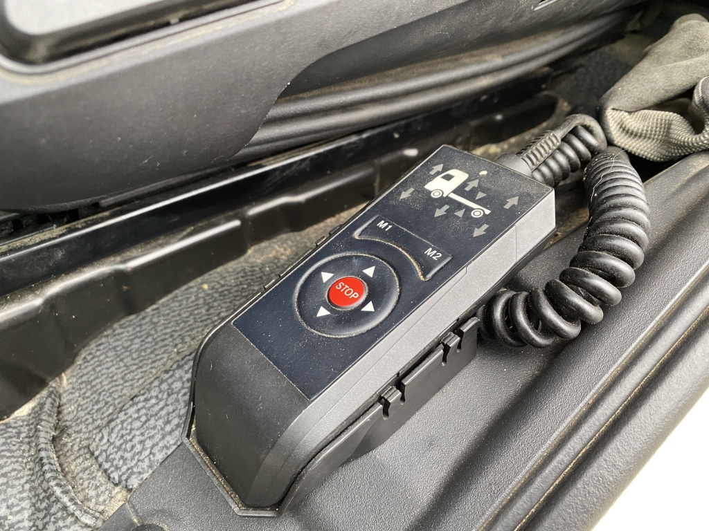 Dropside/ Flatbed truck, Crane truck Mercedes-Benz 2540 LL 6x2 Antos / Palfinger PK 23001 Kran: picture 7