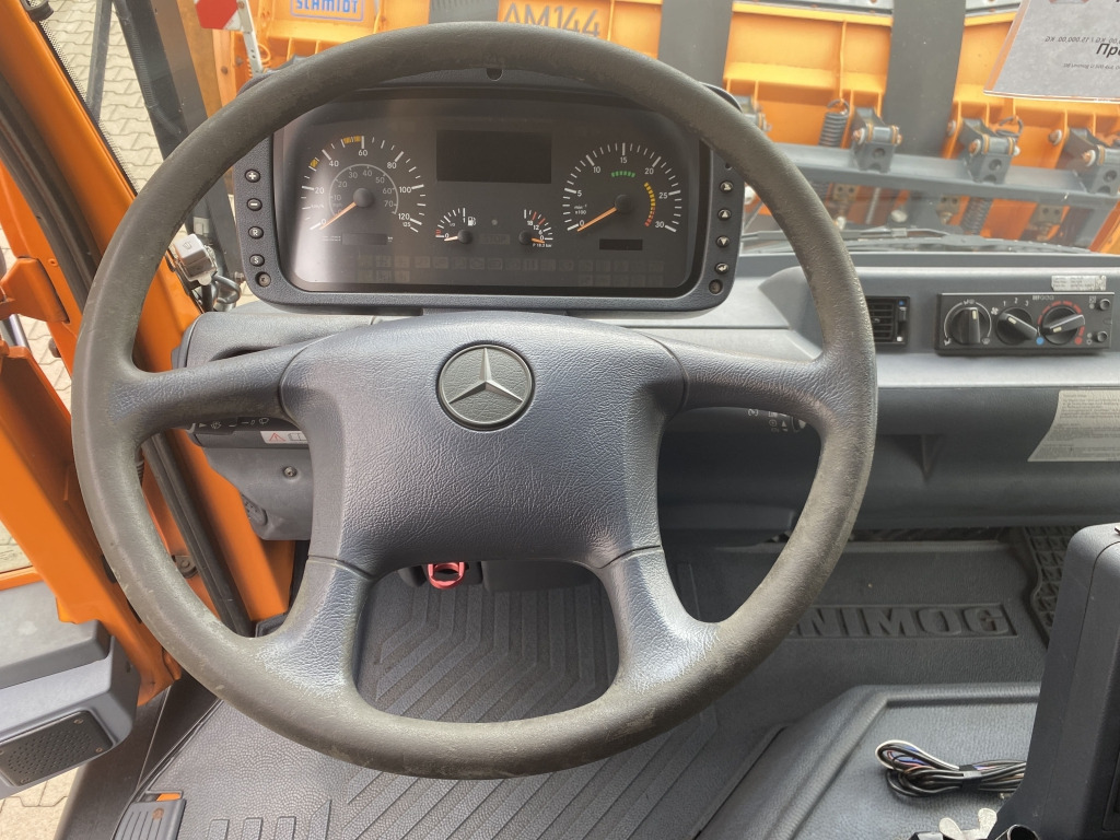 Snow removal vehicle Mercedes-Benz Unimog U 500 4x4: picture 19