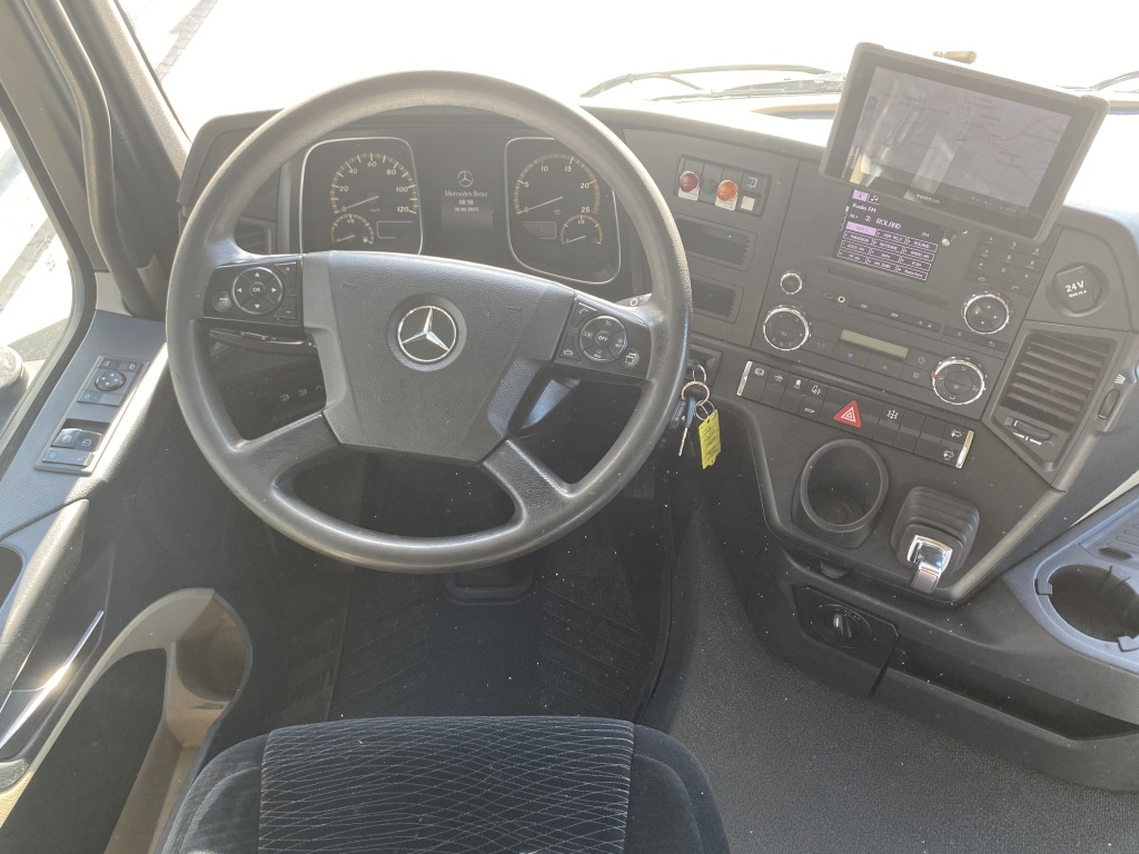 Tractor unit Mercedes-Benz 2642 LS 6x4 / Atlas 332.3 E-AS Faltkran: picture 17