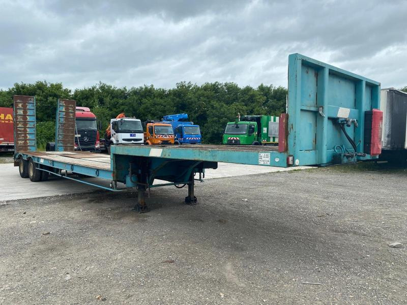 Castera  - Low loader semi-trailer: picture 2 Castera  - Low loader semi-trailer: picture 2