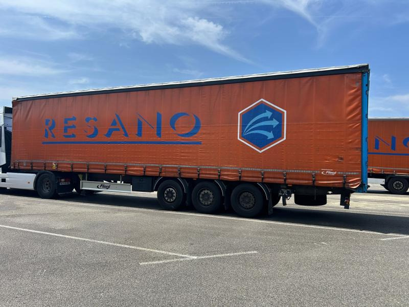 Fliegl - Curtainsider semi-trailer: picture 2 Fliegl - Curtainsider semi-trailer: picture 2