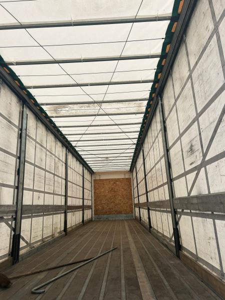 Curtainsider semi-trailer Fruehauf: picture 8