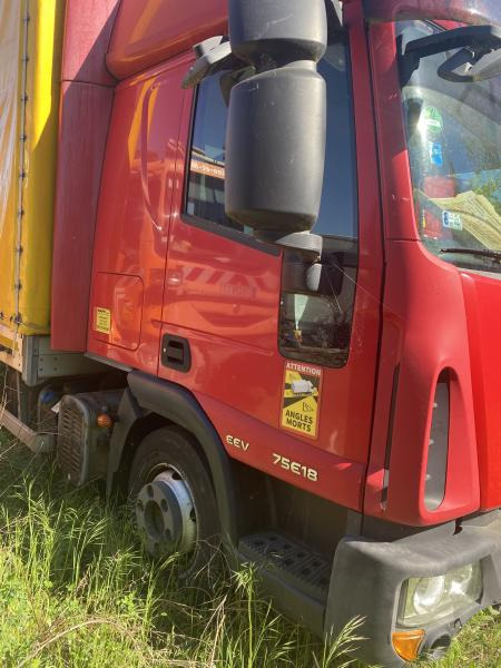 Iveco - Curtainsider truck: picture 3 Iveco - Curtainsider truck: picture 3