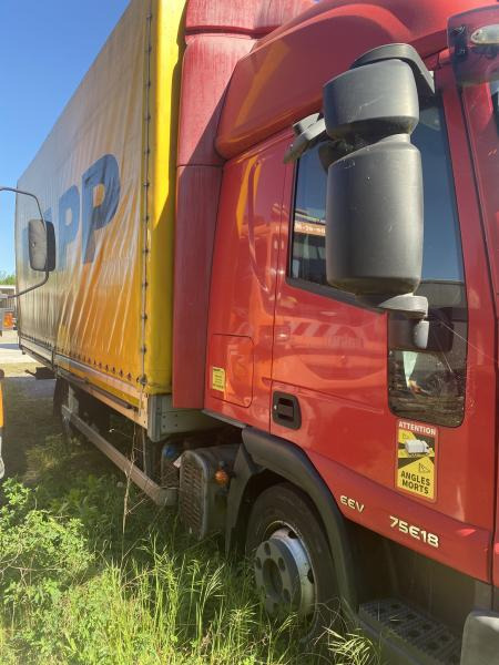 Iveco - Curtainsider truck: picture 4 Iveco - Curtainsider truck: picture 4