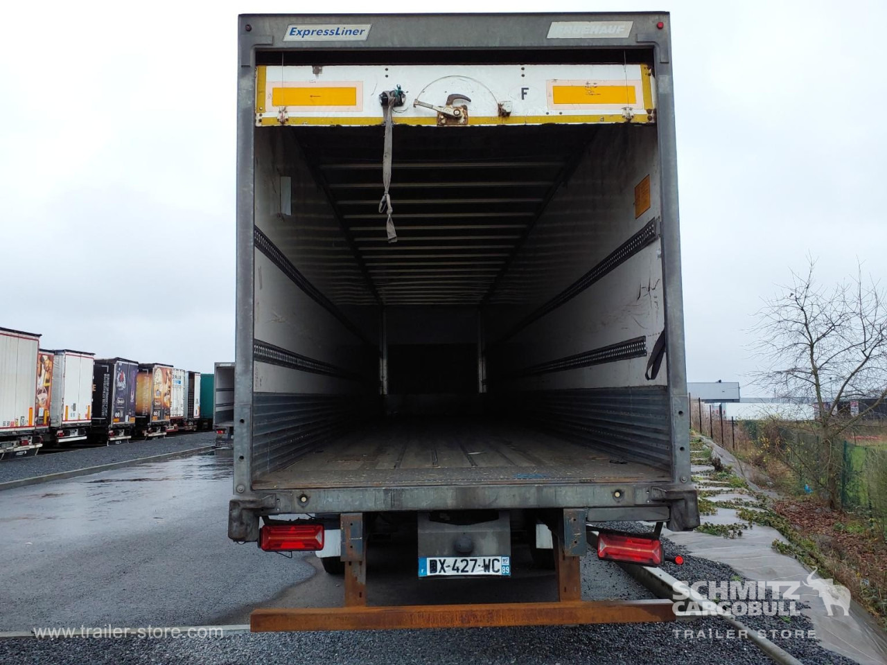 FRUEHAUF Dryfreight Standard Roller shutter door - Closed box semi-trailer: picture 3 FRUEHAUF Dryfreight Standard Roller shutter door - Closed box semi-trailer: picture 3