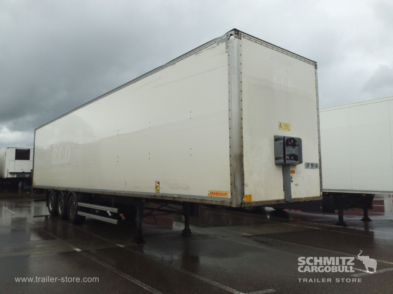 FRUEHAUF Dryfreight Standard Roller shutter door - Closed box semi-trailer: picture 1 FRUEHAUF Dryfreight Standard Roller shutter door - Closed box semi-trailer: picture 1