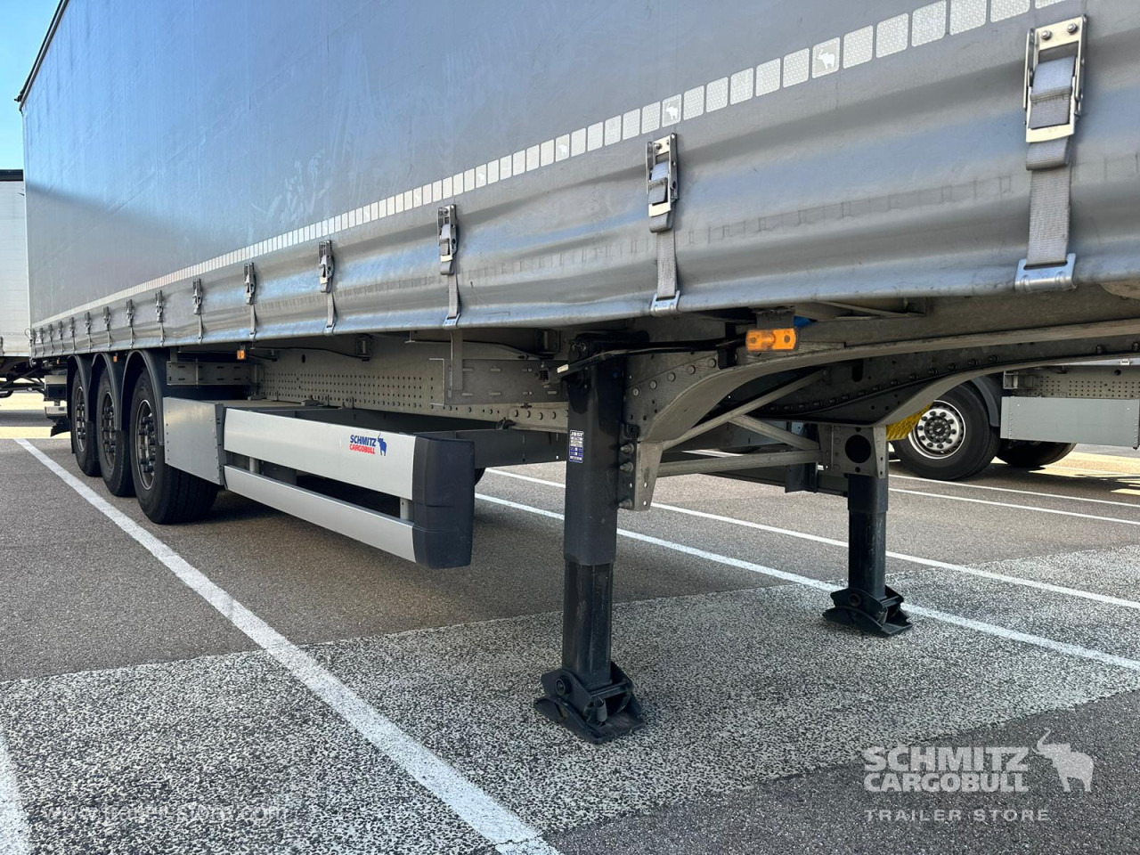 SCHMITZ Curtainsider Standard - Curtainsider semi-trailer: picture 3 SCHMITZ Curtainsider Standard - Curtainsider semi-trailer: picture 3
