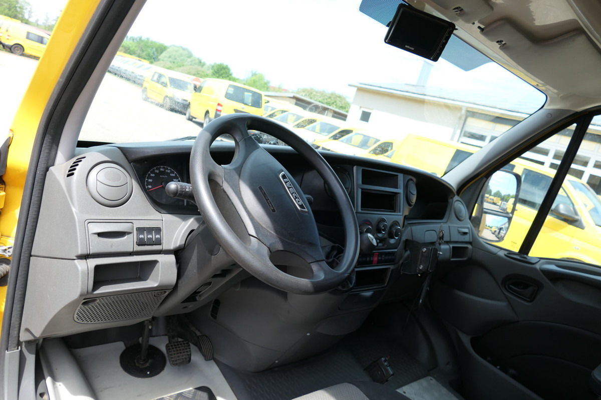 Interior photo 2: Box van IVECO Daily 35 S11 C30C AUTOMATIK KAMERA Regale LUFT D