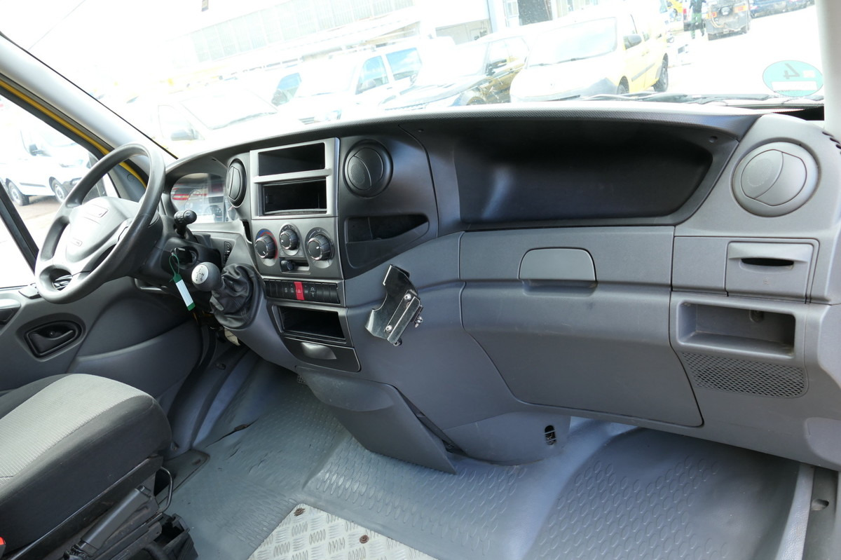 Interior photo 1: Box van IVECO Daily 35 S11 C30C AUTOMATIK Regale LUFT - EURO 5 Interior photo 1: Box van IVECO Daily 35 S11 C30C AUTOMATIK Regale LUFT - EURO 5