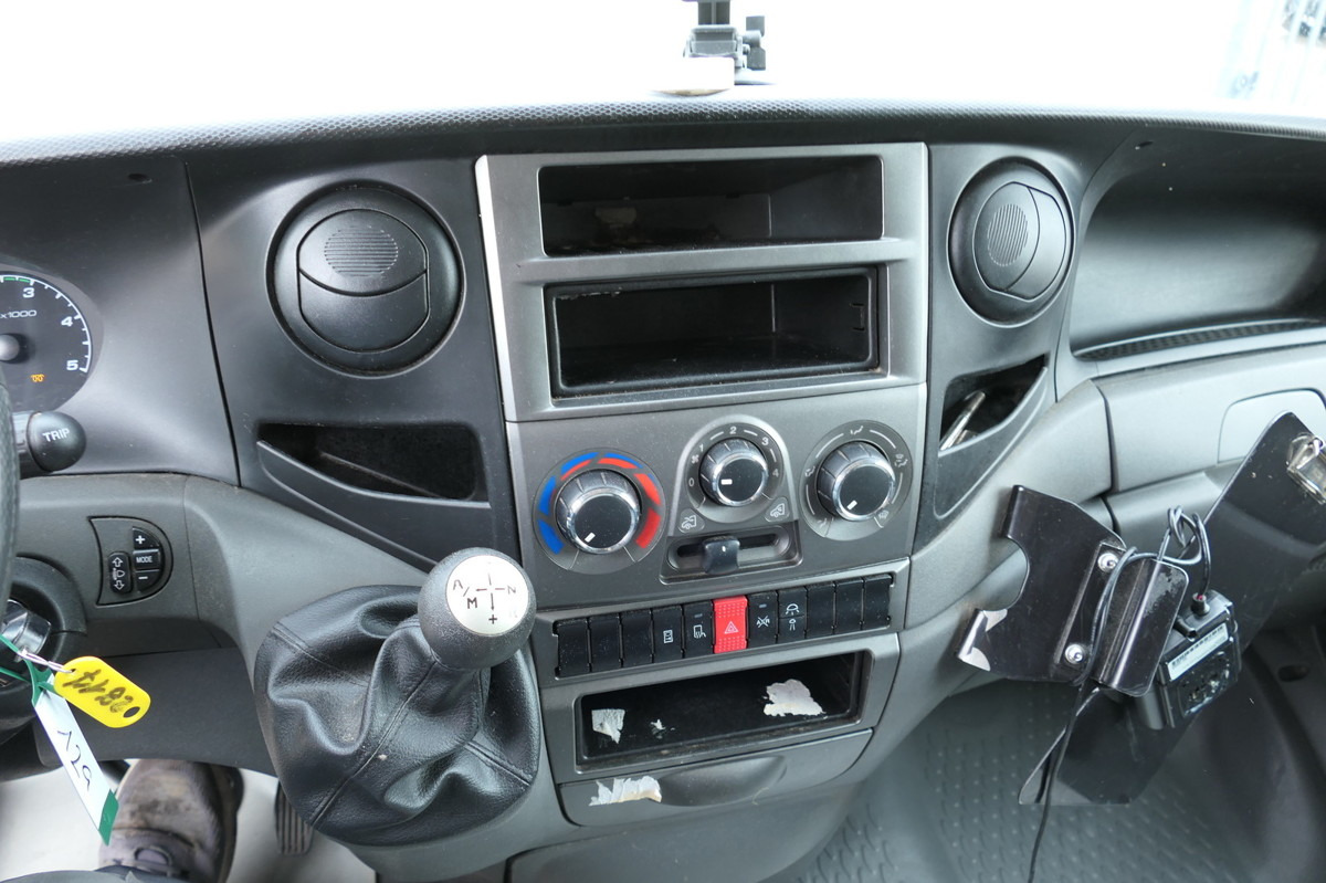 Box van IVECO Daily 35 S11 C30C Kurz AUTOMATIK KAMERA Regale L: picture 10