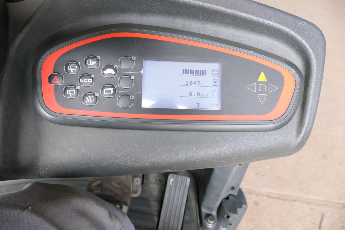 Tow tractor LINDE P 60 Z Schlepper Batterie 22/2019 3-Rad: picture 10