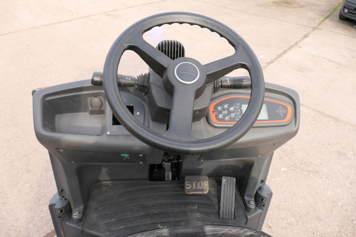 Tow tractor LINDE P 60 Z Schlepper Batterie 22/2019 3-Rad: picture 8