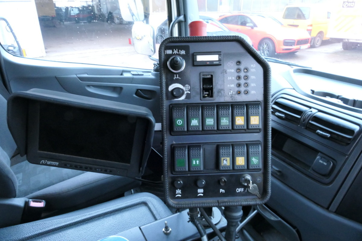 Road sweeper MERCEDES-BENZ Atego 1018 Rechtslenker Schmidt SK 500 R Rückfah: picture 10