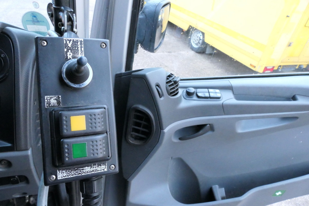 Road sweeper MERCEDES-BENZ Atego 1018 Rechtslenker Schmidt SK 500 R Rückfah: picture 12