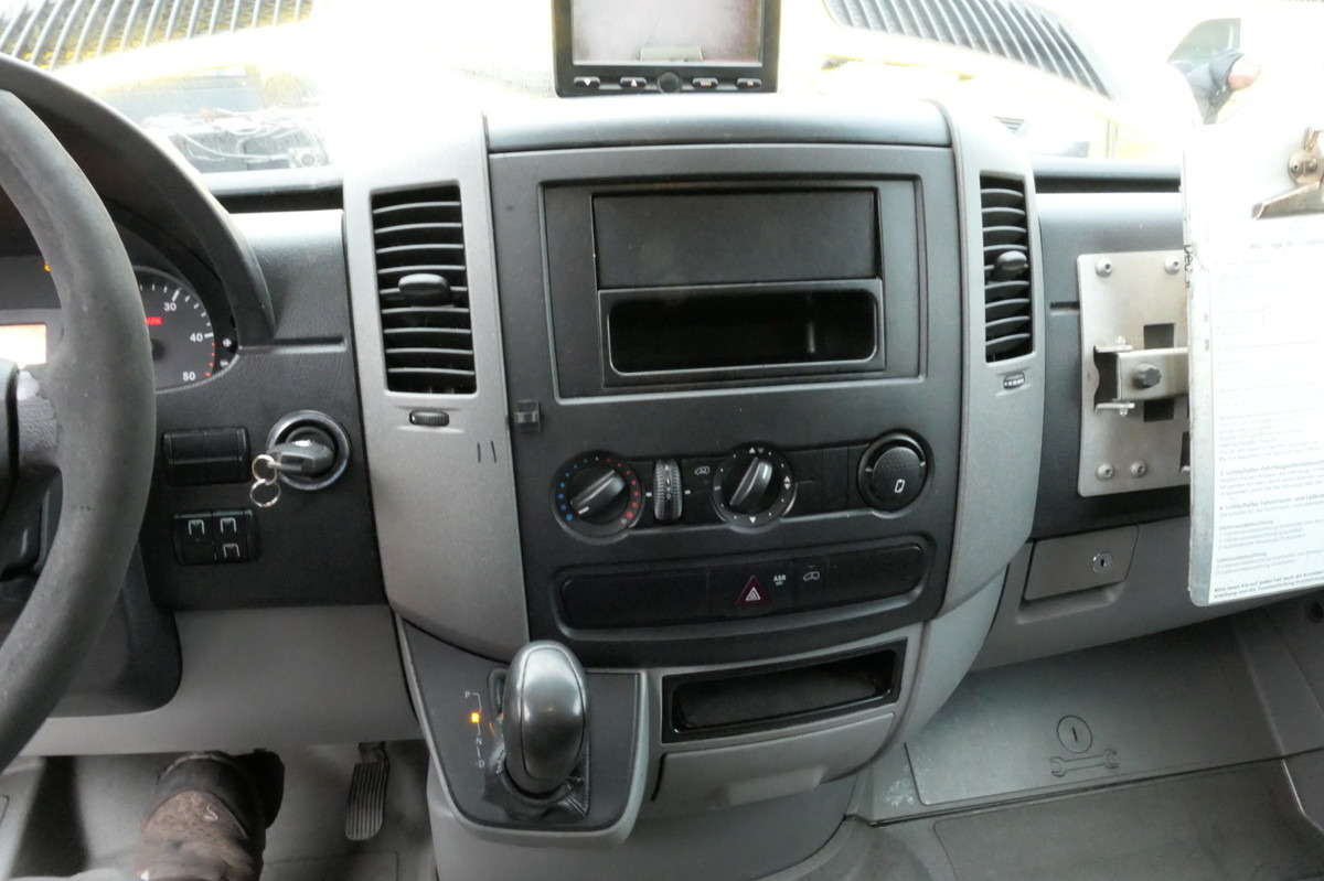 Box van MERCEDES-BENZ SPRINTER 310 CDI MAXI EURO-5 KOFFER REGALE KAMER: picture 10 Box van MERCEDES-BENZ SPRINTER 310 CDI MAXI EURO-5 KOFFER REGALE KAMER: picture 10