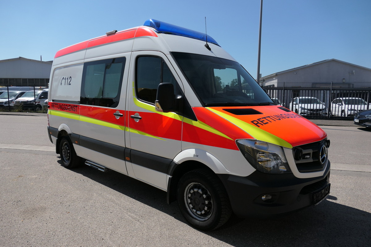 MERCEDES-BENZ Sprinter 316 CDI Klima Rettungswagen - Ambulance: picture 1 MERCEDES-BENZ Sprinter 316 CDI Klima Rettungswagen - Ambulance: picture 1