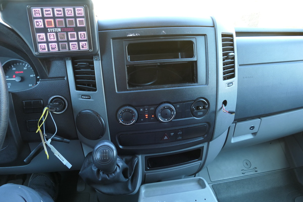 Ambulance MERCEDES-BENZ Sprinter 316 CDI Klima Rettungswagen: picture 16