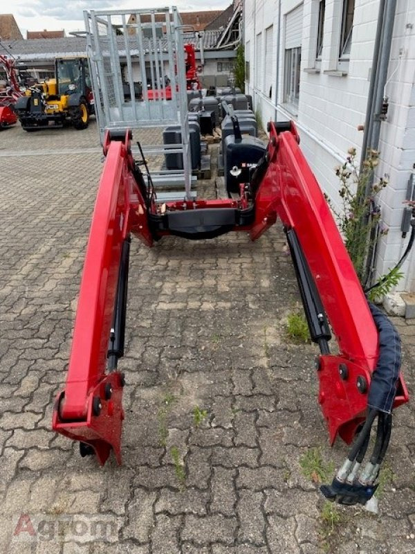 Massey Ferguson 4327 - Front loader for tractor: picture 2 Massey Ferguson 4327 - Front loader for tractor: picture 2