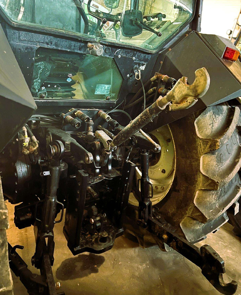 Valtra 8450 Mega - Farm tractor: picture 5 Valtra 8450 Mega - Farm tractor: picture 5