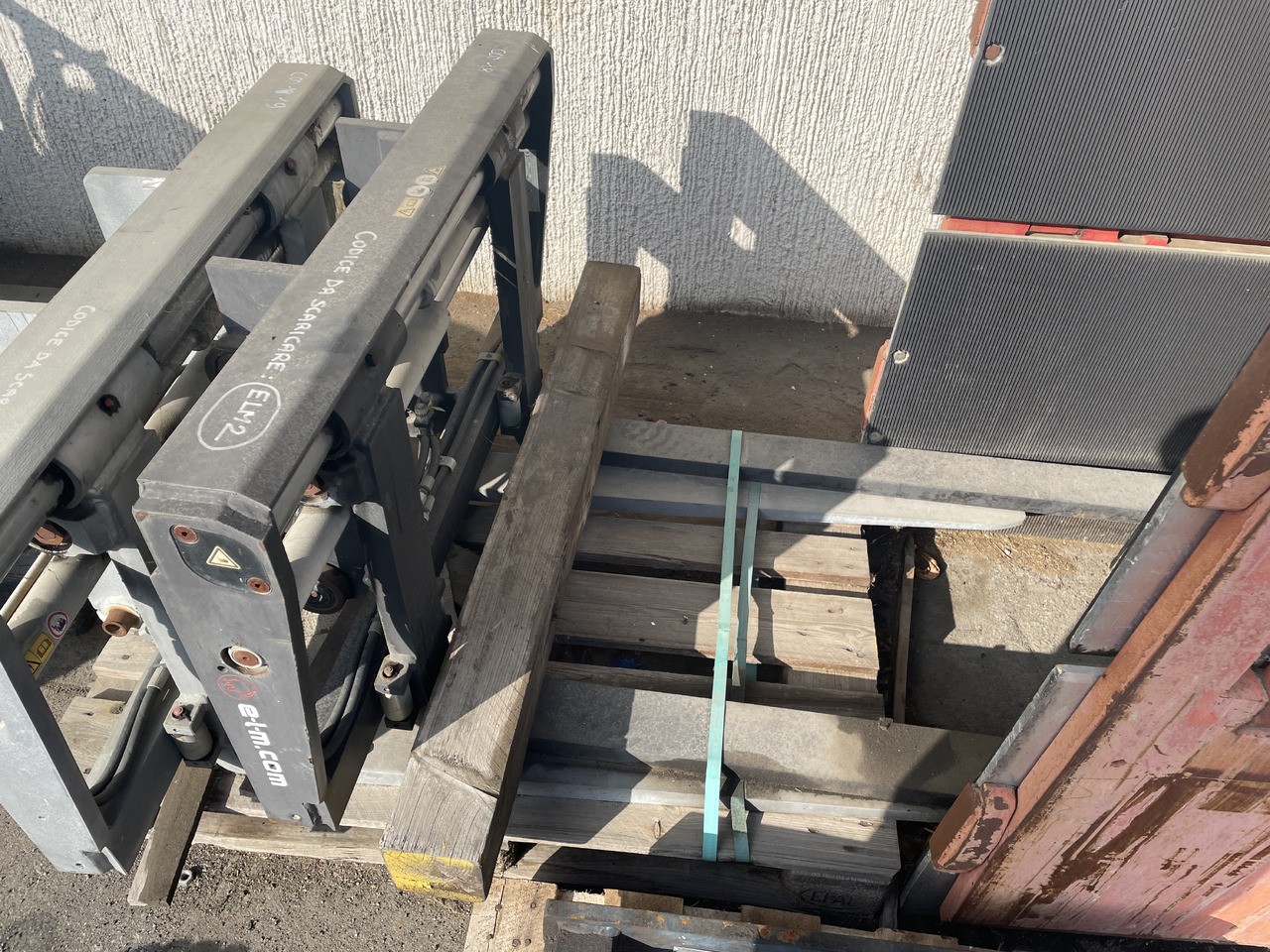ELM - Forks for Forklift: picture 1 ELM - Forks for Forklift: picture 1