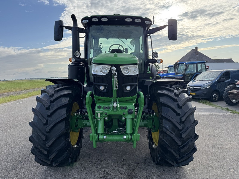 John Deere 6R150 - Farm tractor: picture 2 John Deere 6R150 - Farm tractor: picture 2