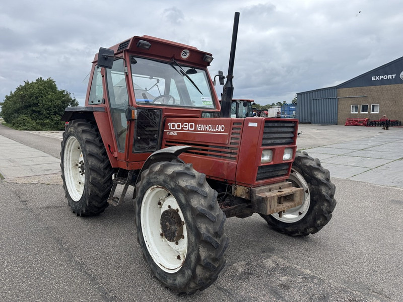 New Holland 100-90 DT - Farm tractor: picture 3 New Holland 100-90 DT - Farm tractor: picture 3