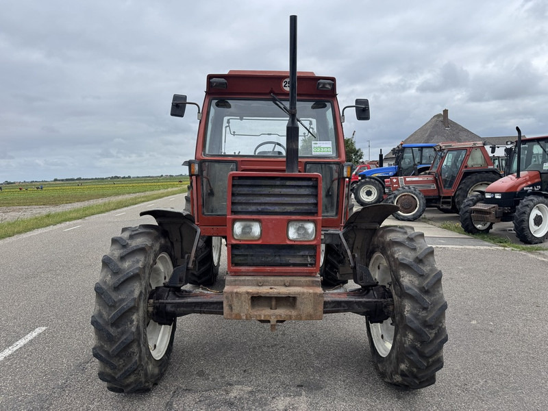 New Holland 100-90 DT - Farm tractor: picture 2 New Holland 100-90 DT - Farm tractor: picture 2
