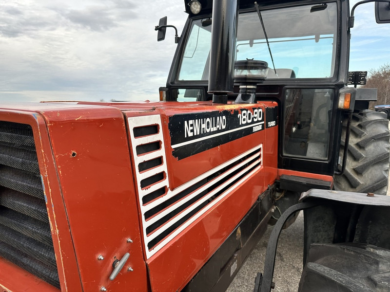 New Holland 180-90 DT - Farm tractor: picture 2 New Holland 180-90 DT - Farm tractor: picture 2