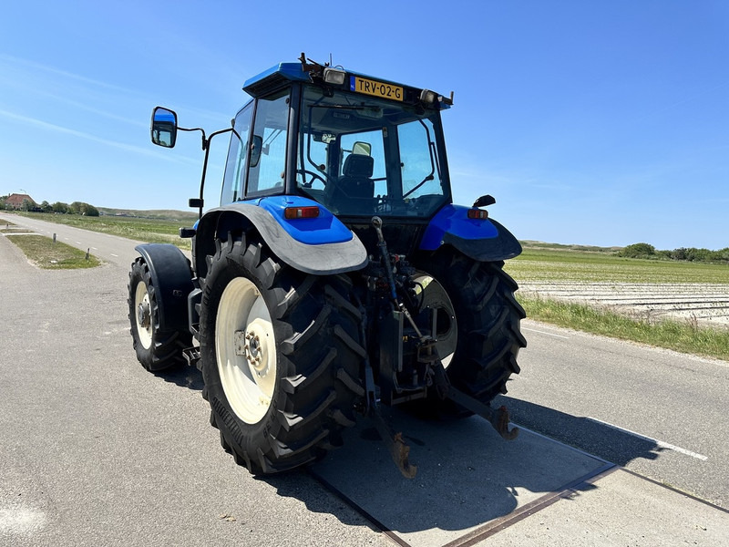 Farm tractor New Holland 8260: picture 10