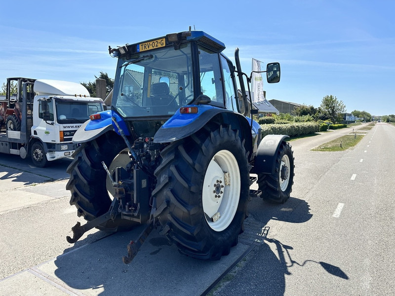 Farm tractor New Holland 8260: picture 12