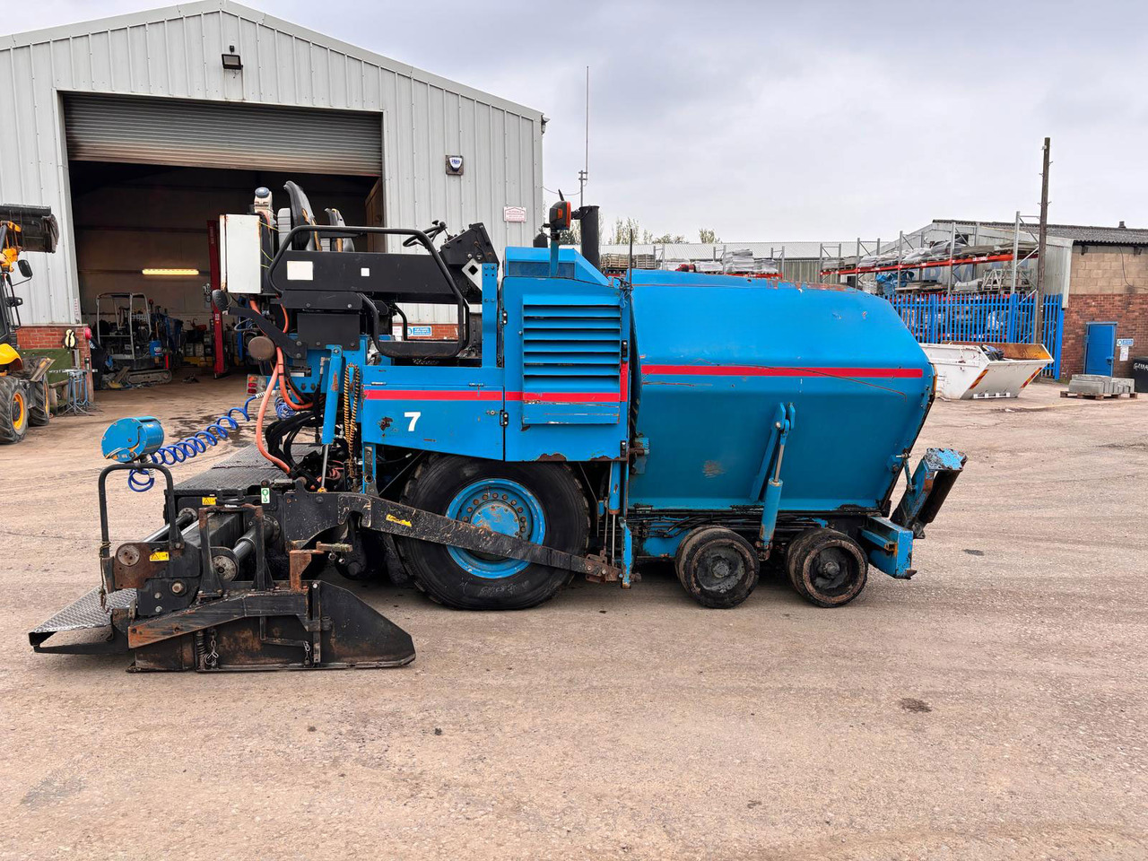 Caterpillar AP300D - Asphalt paver: picture 3 Caterpillar AP300D - Asphalt paver: picture 3
