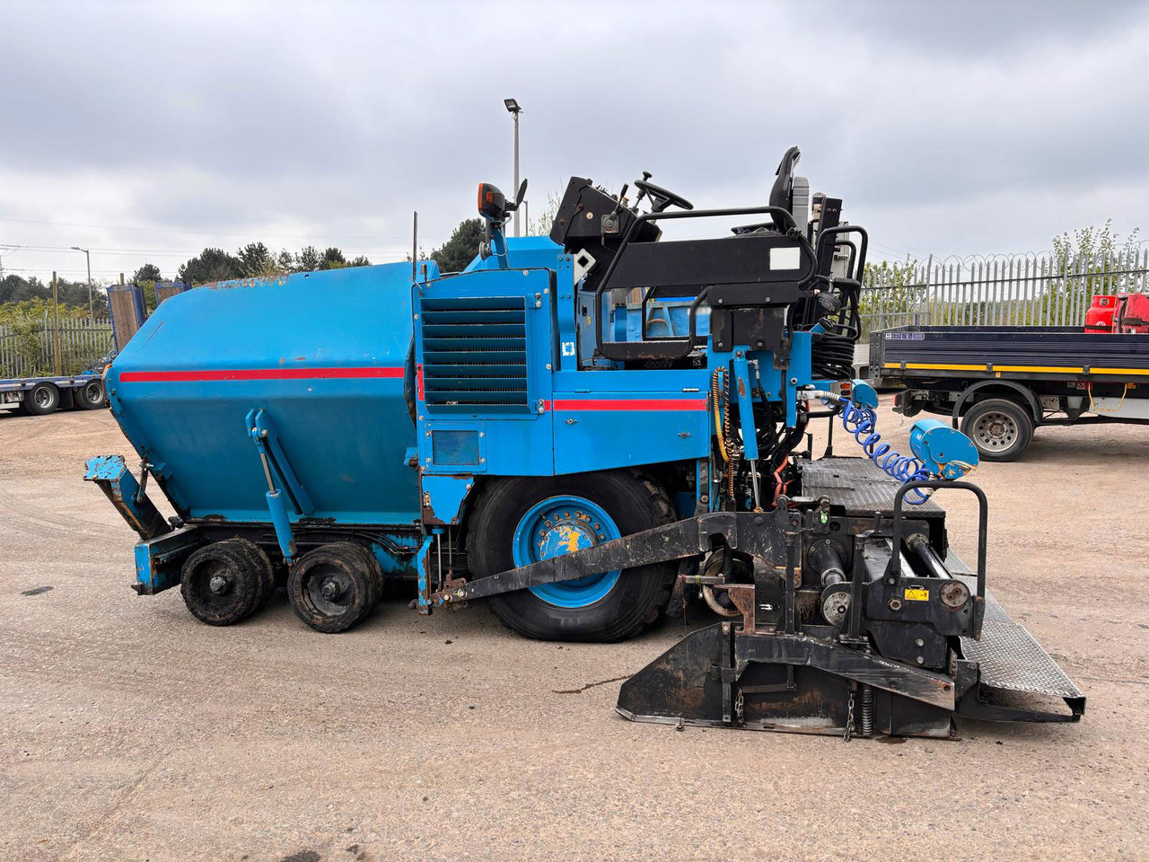 Caterpillar AP300D - Asphalt paver: picture 1 Caterpillar AP300D - Asphalt paver: picture 1