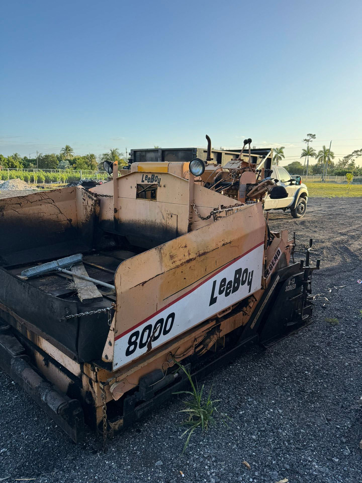 Leeboy 8000 - Asphalt paver: picture 4 Leeboy 8000 - Asphalt paver: picture 4