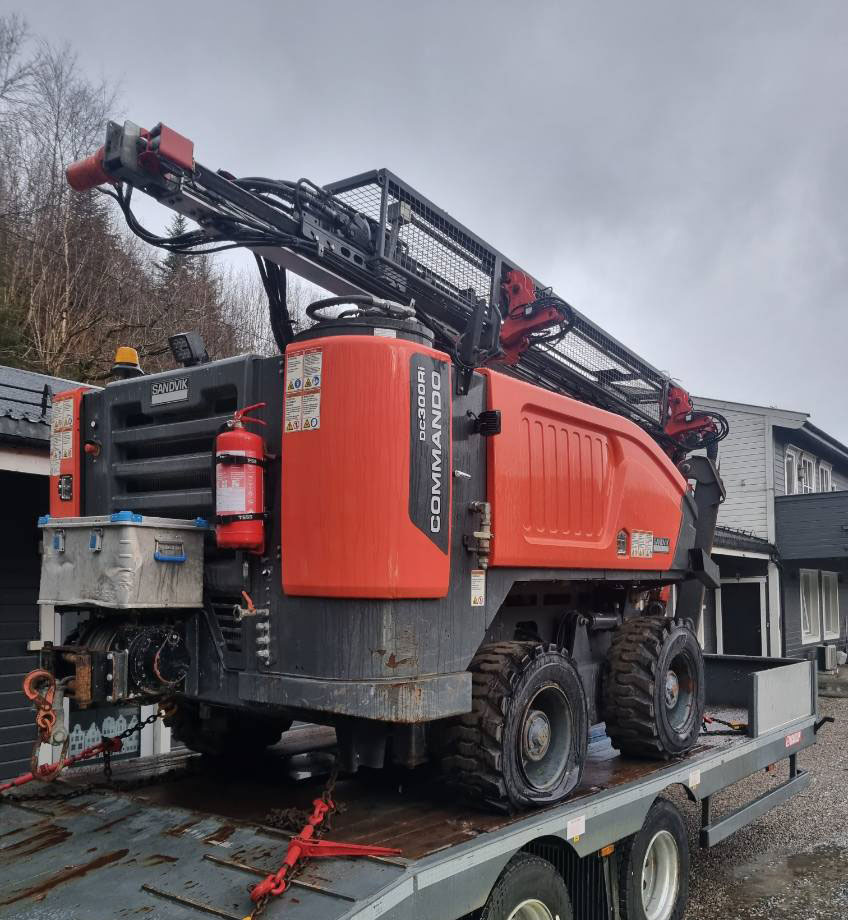 Sandvik Commando DC300Ri - Drilling rig: picture 4 Sandvik Commando DC300Ri - Drilling rig: picture 4