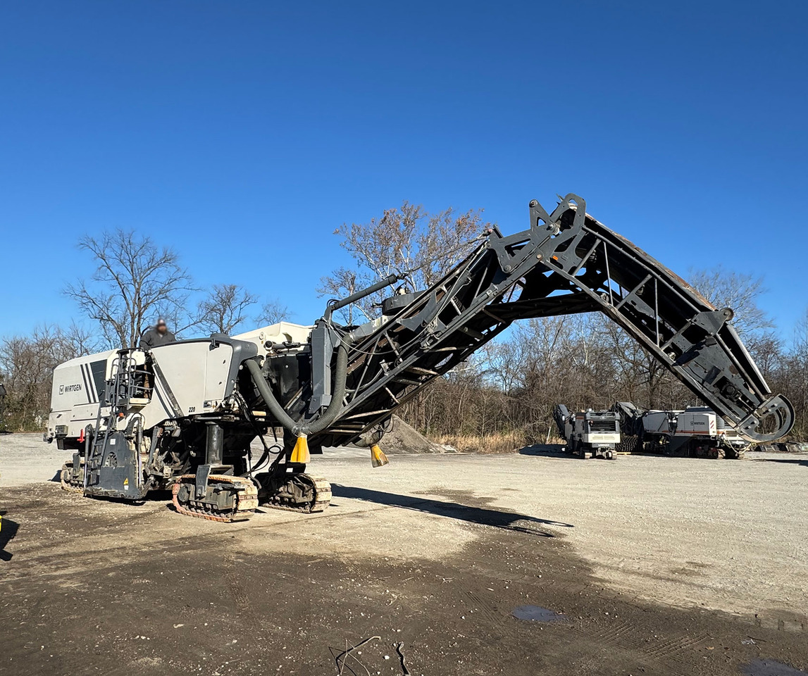 Wirtgen W 220 - Cold planer: picture 1 Wirtgen W 220 - Cold planer: picture 1