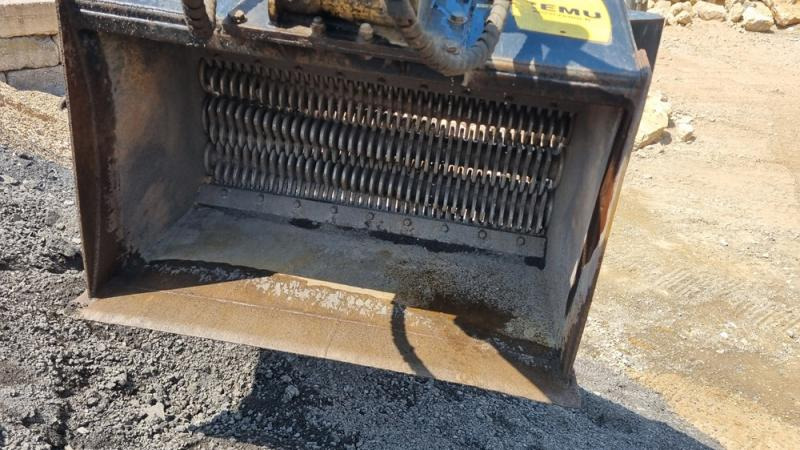REMU POUR PELLE 15T - Sorting bucket for Construction machinery: picture 1 REMU POUR PELLE 15T - Sorting bucket for Construction machinery: picture 1