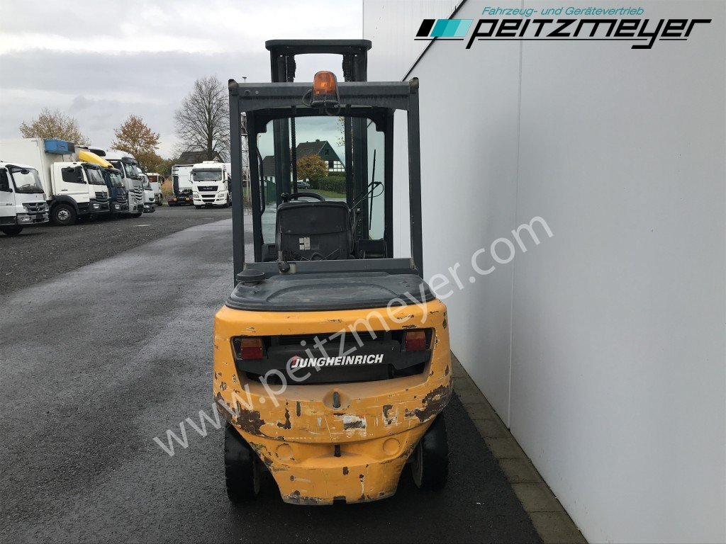 Diesel forklift JUNGHEINRICH Gabelstapler DFG 425: picture 6