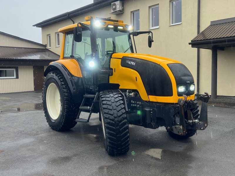 Valtra M150-4 - Farm tractor: picture 3 Valtra M150-4 - Farm tractor: picture 3