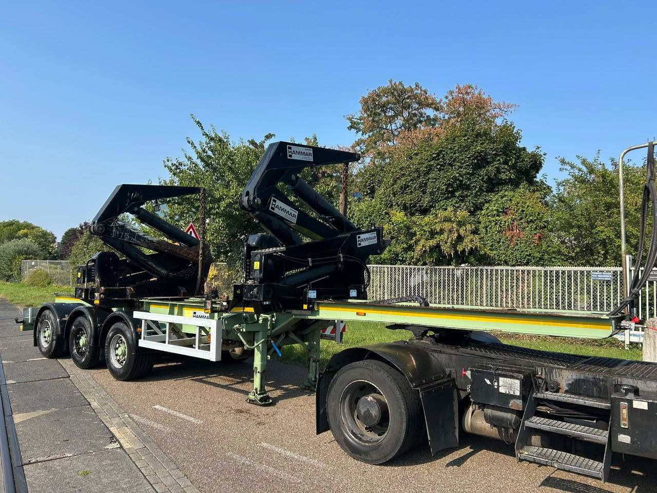 Hammar 195 HC / 20 ft, 2 x 20 ft 40 ft HC, power pack Diesel, Wireless controller 2 x, telescopic chassis - Container transporter/ Swap body semi-trailer: picture 1 Hammar 195 HC / 20 ft, 2 x 20 ft 40 ft HC, power pack Diesel, Wireless controller 2 x, telescopic chassis - Container transporter/ Swap body semi-trailer: picture 1