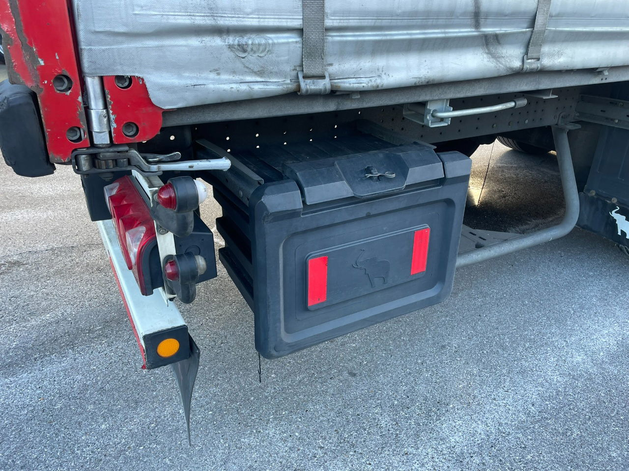 Schmitz Cargobull SCB-S3T EN 12642-XL / Allu borden / disc brakes / 2 x toolbox / tuf 4-2026 - Curtainsider semi-trailer: picture 5 Schmitz Cargobull SCB-S3T EN 12642-XL / Allu borden / disc brakes / 2 x toolbox / tuf 4-2026 - Curtainsider semi-trailer: picture 5