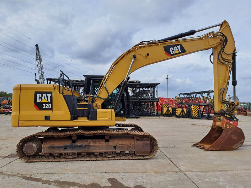 Cat 320 (2 Buckets) - Crawler excavator: picture 5 Cat 320 (2 Buckets) - Crawler excavator: picture 5